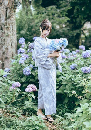 女大学生特殊的精油按摩_720在线播放观看